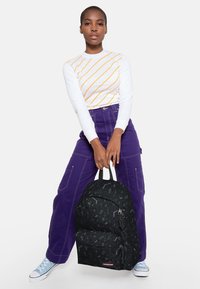 Eastpak OUT OF OFFICE - Mochila - blocks black
