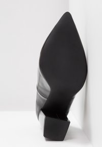 RAID Wide Fit Escarpins à talons hauts - black