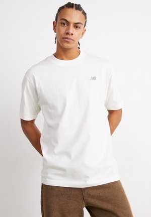 ESSENTIALS - Apdrukāts T-krekls - white titanium