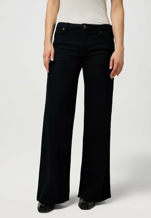 - Wide leg