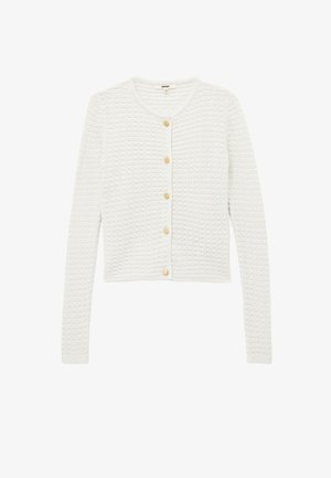 Cárdigan blanco de punto con un patrón texturizado, cuello redondo, mangas largas y cinco botones en tono dorado en el frente.