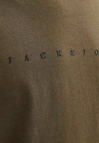 Jack & Jones Junior JJESTAR NOOS - Triko s potiskem - canteen