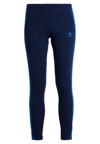 Marina leggings med blå sidosträck, elastisk midja, slät textur och Adidas-logotyp i blått på övre vänstra sidan.