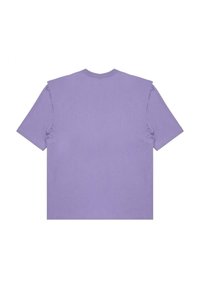 T-shirt viola a maniche corte con collo tondo, realizzato in morbido cotone. Tessuto liscio e design semplice senza grafiche visibili.