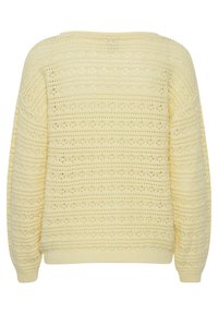 Suéter amarillo de punto con un patrón texturizado y detalles de calados, puños acanalados y un ajuste relajado. La vista trasera muestra rayas horizontales.