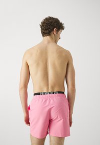 Calvin Klein Swimwear MEDIUM DOUBLE - Peldēšanas šorti - sachet pink