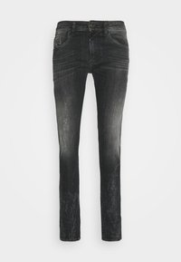 Tmavé džíny z denimu s vybledlým povrchem, designem pěti kapes, klasickými rovnými nohavicemi a jemným vzorem žmoulání na stehnech.