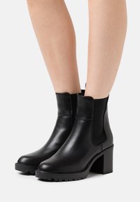 ONLY SHOES Botki na platformie