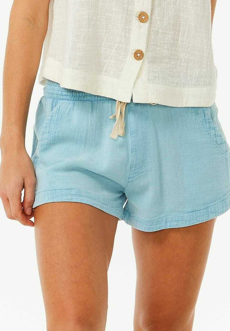 Helle blaue Shorts aus weichem Stoff mit elastischem Bund und Kordelzug, ausgestattet mit seitlichen Taschen und einem lockeren Schnitt.
