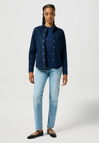 Wrangler REGULAR TEE - Camiseta básica - dark navy