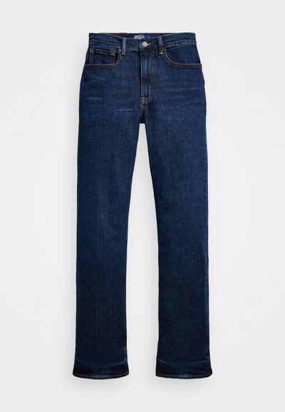 Jeans de denim azul escuro com corte reto, apresentando cinco bolsos, costura em cobre e um fecho de botão clássico.