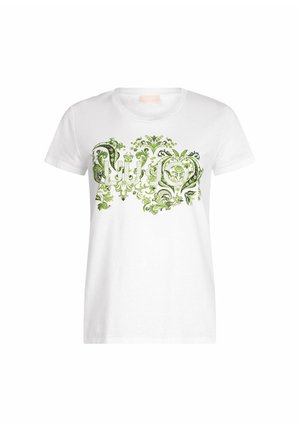 T-shirt bianco in cotone con intricati motivi floreali e decorativi verdi, con la scritta "Liu Jo" al centro, maniche corte.