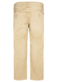 Beżowe bawełniane spodnie cargo z prostymi nogawkami. Posiadają tylne kieszenie i gładką strukturę. Brak widocznych elementów metalowych lub ozdób.