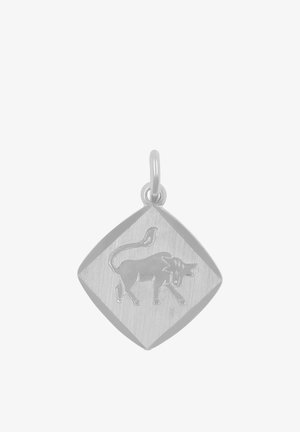 Silberner diamantförmiger Anhänger mit einer gravierten Stierfigur und einer kleinen Öse zum Befestigen an einer Halskette oder einem Armband.