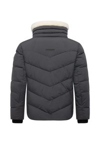 Dunjacka i mörkgrått med ett chevron-quiltat mönster, fuskpälskrage och svarta ribbade ärmslut. Har en subtil logotyp på baksidan.