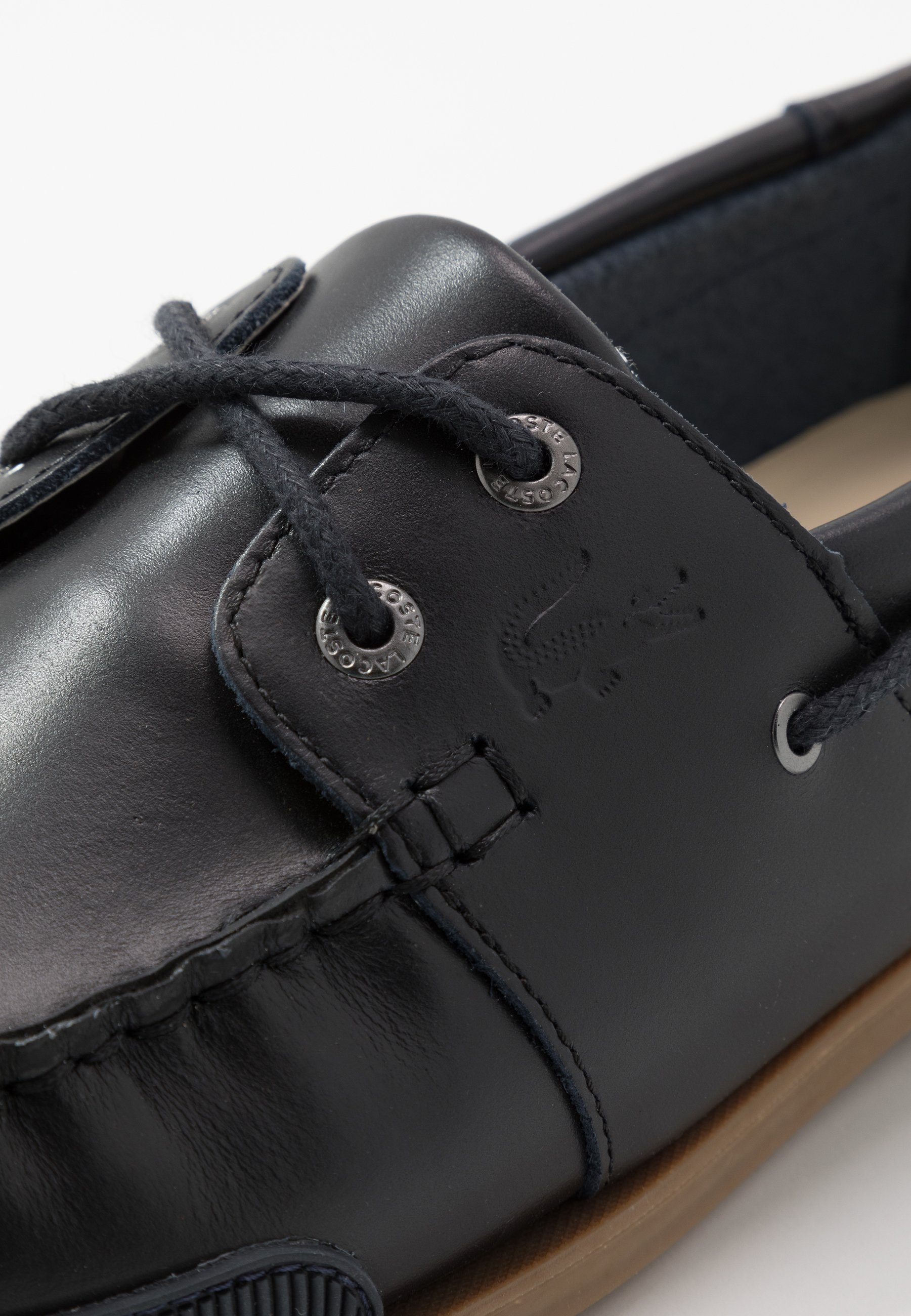 chaussures bateau lacoste
