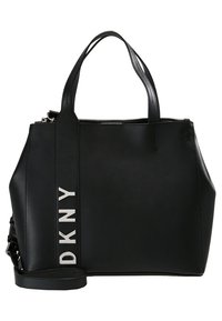 Czarna skórzana torebka na ramię z dwiema górnymi uchwytami, odpinanym paskiem na ramię i srebrnym logo "DKNY" z boku. Zamek błyskawiczny, sztywny kształt.
