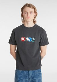 Vans BACKSPIN - Triko s potiskem - black