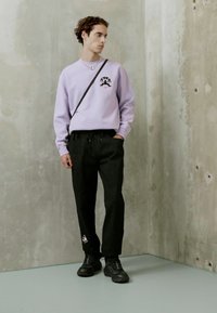 Obey Clothing HAUS MUSIK CREW - Sweatshirt - digital lavender