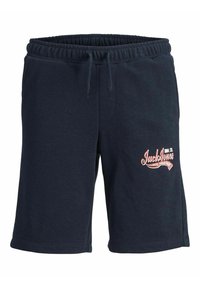 Shorts en coton bleu marine avec une taille élastique et cordon de serrage, présentant un logo "Jack & Jones" brodé en blanc et rouge sur la cuisse gauche.