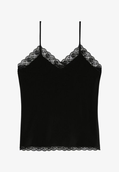 Camiseta de satén negra con tirantes finos y borde de encaje floral a lo largo del escote y el dobladillo.