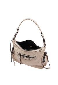 Beżowa skórzana torebka z teksturowanym wykończeniem, wyposażona w dużą główną komorę zamykaną na zamek oraz przednią kieszeń z detalem zamka.