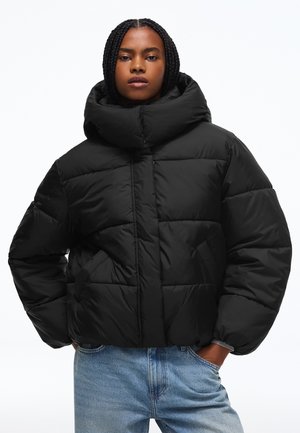 Bershka, OVERSIZED PUFFY JACKET WITH HOOD - Winterjas - black