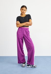 Nike Sportswear Paprasti marškinėliai - black/sail