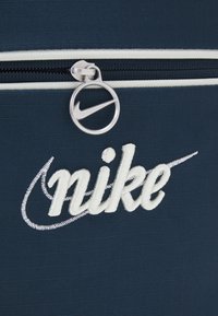 Nike Sportswear FUTURA 365 MINI RETRO UNISEX - Mugursoma - armory navy/sea glass