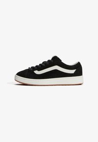 Επιλέχθηκε, hairy suede black