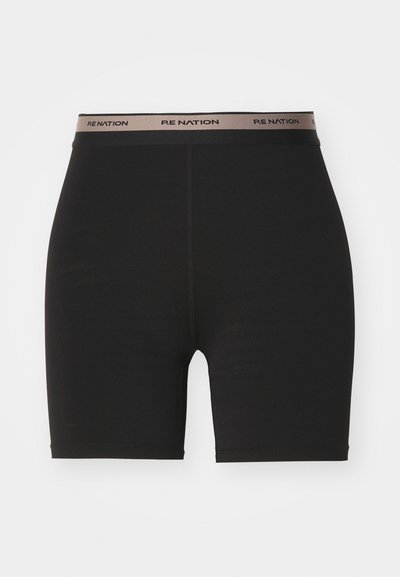 Pantaloni da ciclismo neri realizzati in materiale elastico con un design aderente. Caratterizzati da un ampio elastico in vita con il marchio "P.E NATION".