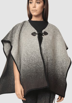 Outfitters Nation, PONCHO DEGRADADO CON CIERRE ALAMAR EFECTO PIEL - Poncho - marron