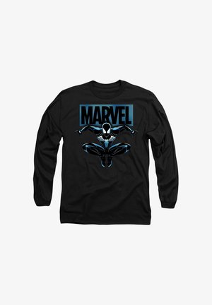 Schwarzes Langarmshirt mit Marvel-Grafik. Das Design zeigt eine dunkle, stilisierte Figur in Blau und Weiß vor einem blauen Hintergrund.