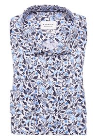 Witte langemouwen overhemd met een bloemenpatroon in blauw en marineblauw, voorzien van een kraag, een knoopsluiting aan de voorkant en een enkele borstzak.