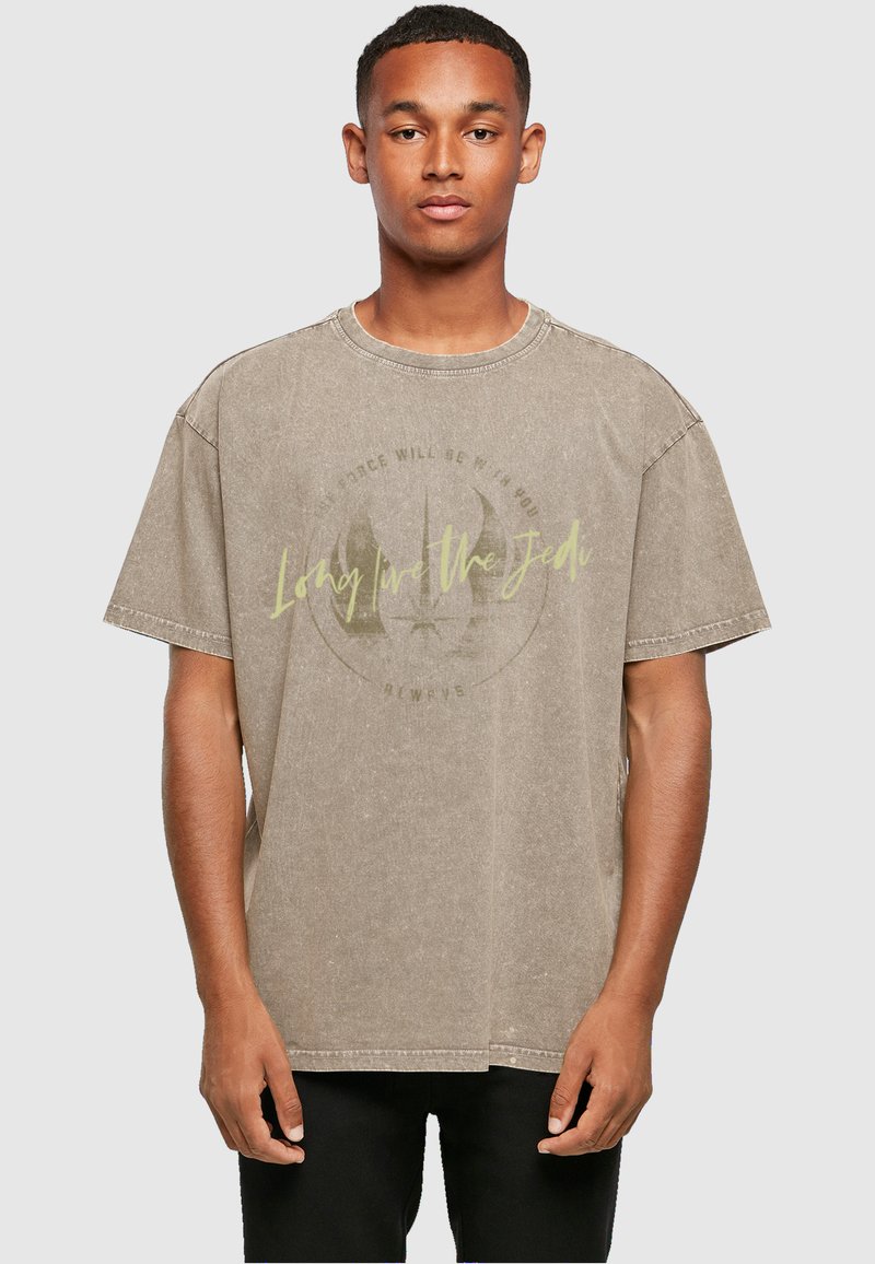 Camiseta gris de gran tamaño con cuello redondo, mangas cortas y un gráfico en la parte frontal que presenta el texto "Que vivan los Jedi" y un símbolo.