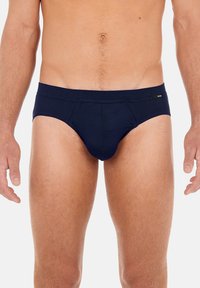 Marineblaue Baumwollunterhose mit glatter Textur, elastischem Bund und konturiertem Beutel für Unterstützung. Verfügt über ein kleines Markenetikett am Bund.