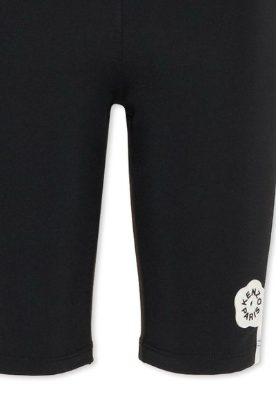 Shorts de bain noirs à coupe ajustée, ornés d'un logo circulaire blanc avec le texte "Kenzo Paris". Matière lisse et extensible avec ourlets cousus.