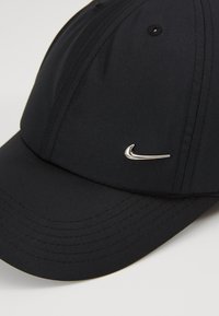 Thumbnail Image 3