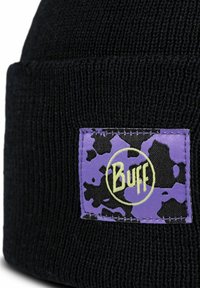 Black knitted beanie with a textured finish, featuring a rectangular purple patch with a black camouflage pattern and "Buff" logo in yellow.