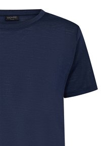 Mørkeblå t-shirt med korte ærmer lavet af letvægtsstof. Den har en rund halsudskæring og en subtil tekstur. Lappen siger "DOVRE Medium."