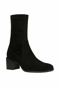 Botte mi-mollet en suède noir avec talon bloc, bout arrondi et semelle lisse, vue de côté extérieur sur fond blanc.