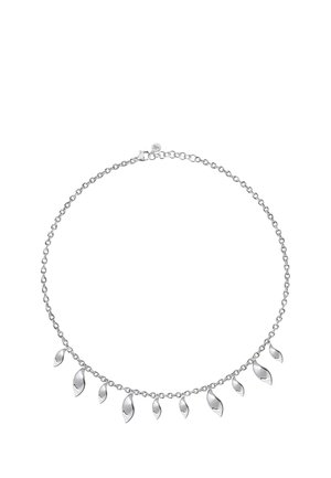 Collana d'argento con design a catena, caratterizzata da sette accenti a forma di foglia di diverse dimensioni pendenti dal centro.