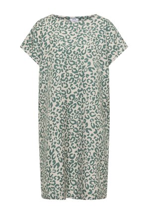 Kortærmet løs kjole med grønt abstrakt leopardmønster på en lysebeige baggrund.