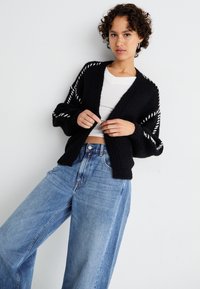 Vero Moda FENG LS V-NECK GA BOO - Kardigan - black