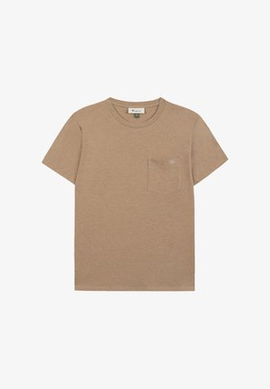 Beige T-shirt met korte mouwen, ronde hals en een klein borstzakje met een subtiel bomenlogo, op een witte achtergrond.