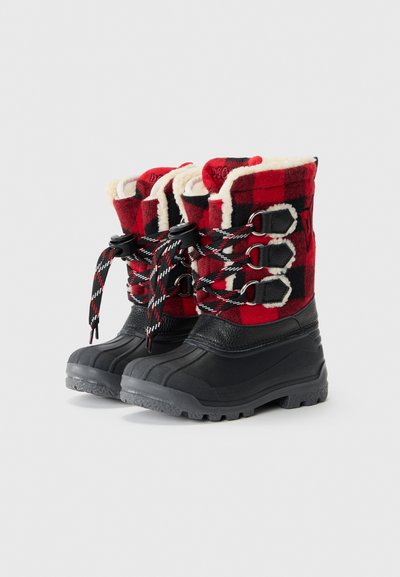 Röda och svarta rutiga vinterstövlar med faux pälsfoder, gummisulor och svarta snören med rutmönster. Varm och hållbar design.