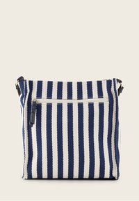 Borsa a spalla di medie dimensioni in tessuto a righe blu e bianche, con una tasca anteriore con zip e un design di tessitura strutturata.