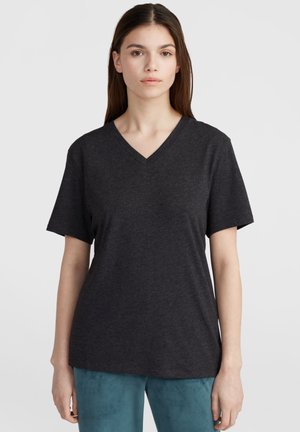Donkergrijs, korte mouwen V-hals t-shirt van zachte stof, met een ontspannen pasvorm en zonder zichtbare patronen of accenten.