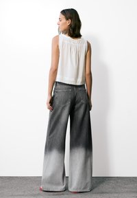 PULL&BEAR Top - white