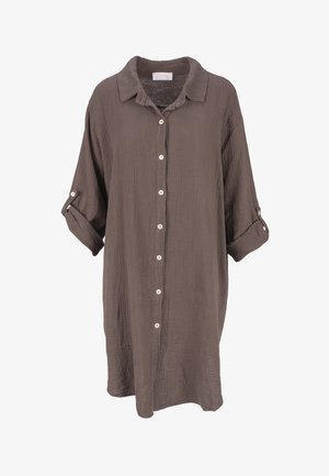 Robe-chemise marron à manches longues texturée, avec col et manches retroussables maintenues par des pattes à boutons.